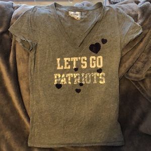 VS PINK Patriots s-sleeve V-neck top, NFL brand, sz Medium